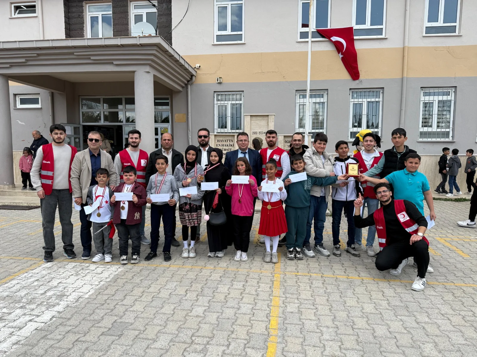 Üniversite Öğrencilerinden 23 Nisan Mesaisi